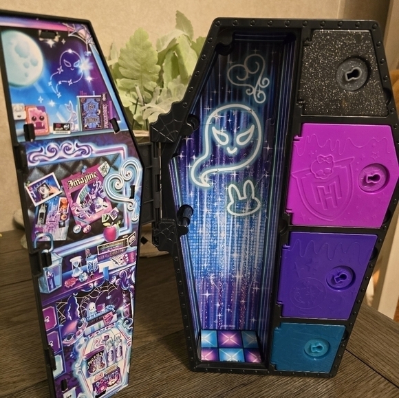 Monster High Skulltimate LOCKER ONLY - Picture 2 of 2